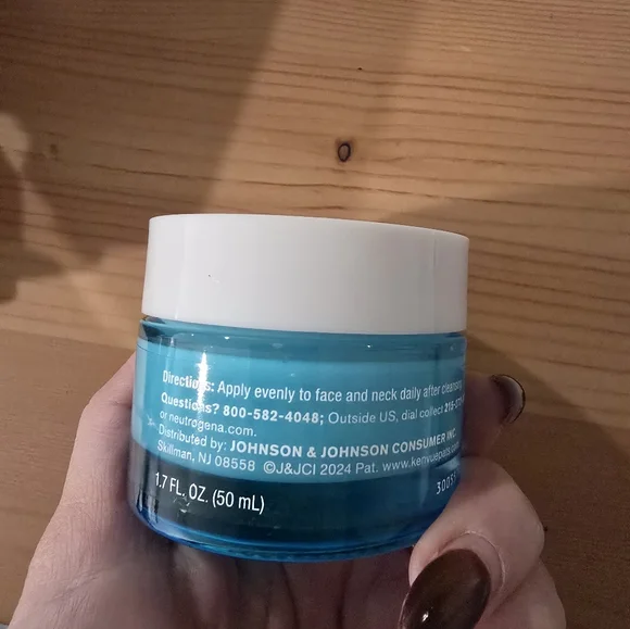 NWOB $35 Neutrogena Hydro Boost Hyaluronic Acid Water Cream Fragrance Free 50ml - Picture 10 of 10